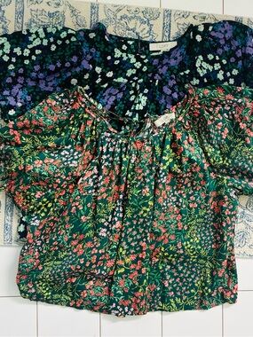 LOFT Green Floral Peasant Top Small puff sleeves